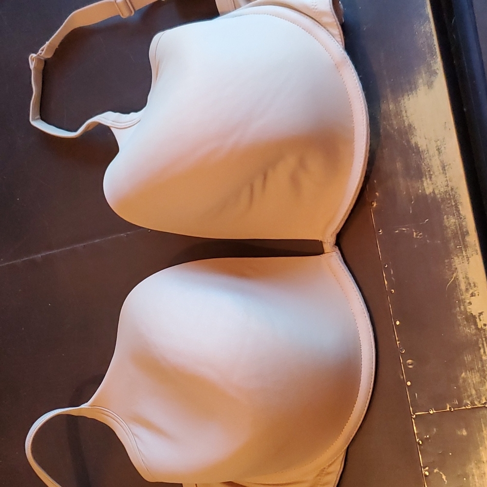 NEW Cacique bra 40DDD. - NEW *